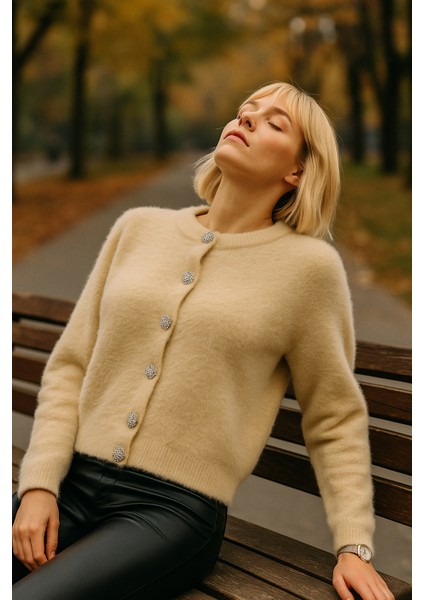 Kadın Taş Yumuşak Dokulu Hırka Taşlı Düğme Detaylı 5559