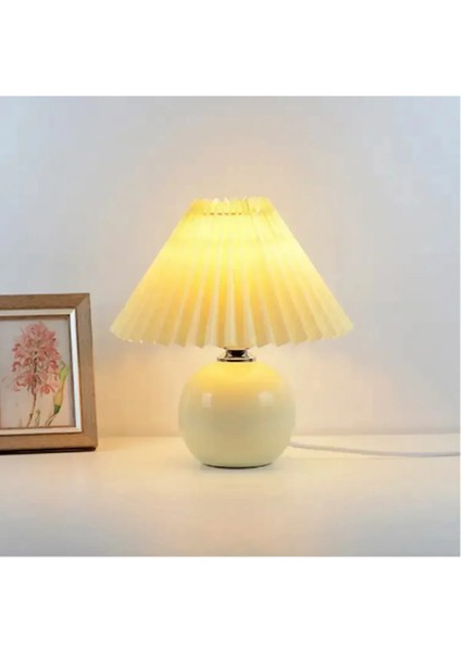 Vintage Pileli Seramik Krem Komidin Yatak, Oturma, Çocuk Odası Çalışma Masası ve Gece Lambası