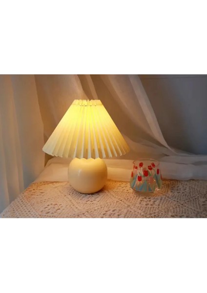 Vintage Pileli Seramik Krem Komidin Yatak, Oturma, Çocuk Odası Çalışma Masası ve Gece Lambası modelleri