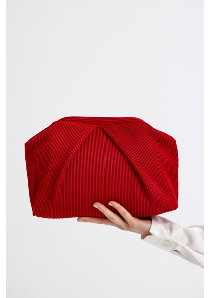 Kadın Kırmızı Piliseli Clutch El Çantası