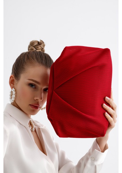 Kadın Kırmızı Piliseli Clutch El Çantası fırsatları