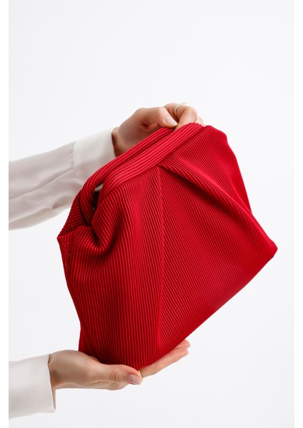 Kadın Kırmızı Piliseli Clutch El Çantası