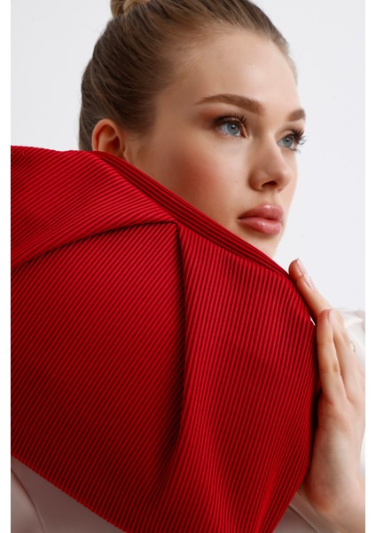 Kadın Kırmızı Piliseli Clutch El Çantası