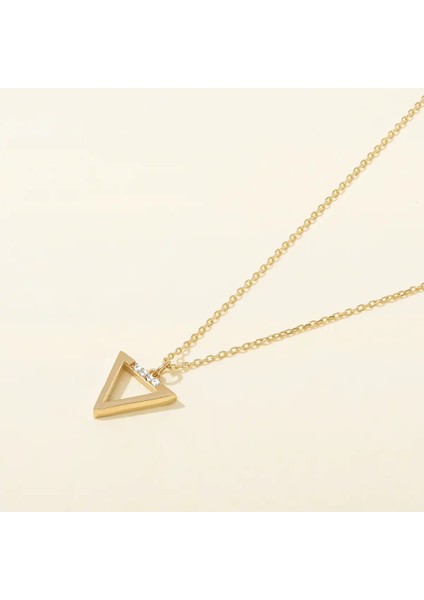 0,03 Karat Pırlanta Üçgen Kolye
