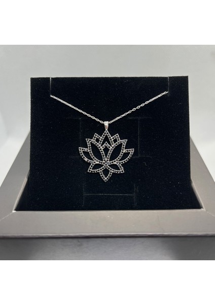 925 Ayar Gümüş Siyah Zirkon Taşlı Lotus Zarafeti Kolye fiyatları
