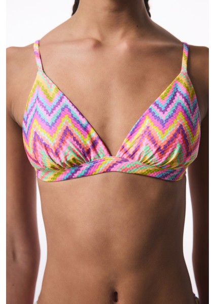 Zigzag Desenli Üçgen Bikini Üstü