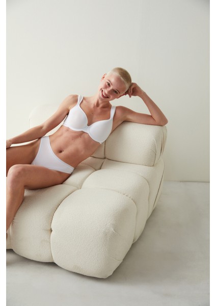 Beyaz Airy Form Balenli Toparlayıcı Etkili Balenli Sütyen modelleri