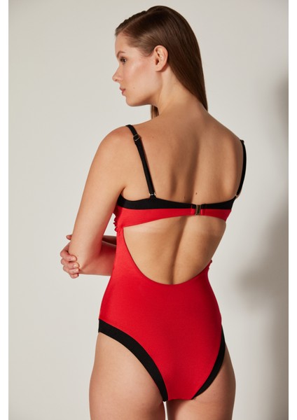 Kırmızı Siyah Metal Aksesuar Detaylı Kuvars Mayo