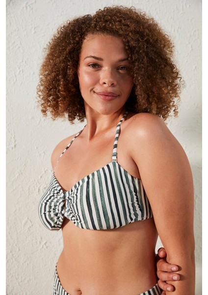 Mali Çizgi Desenli Straplez Bikini Üstü