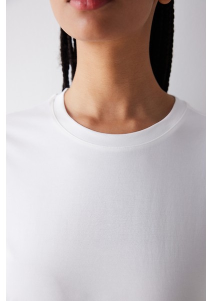 Kırık Beyaz Bisiklet Yaka Loose Modal Tişört