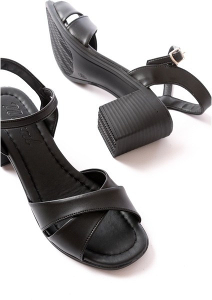 K-11 Siyah Günlük Çapraz Topuklu Kadın Sandalet fırsatları