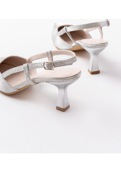 725 Gümüş Pul Desenli Sivri Burunlu Topuklu Kadın Ayakkabı modelleri