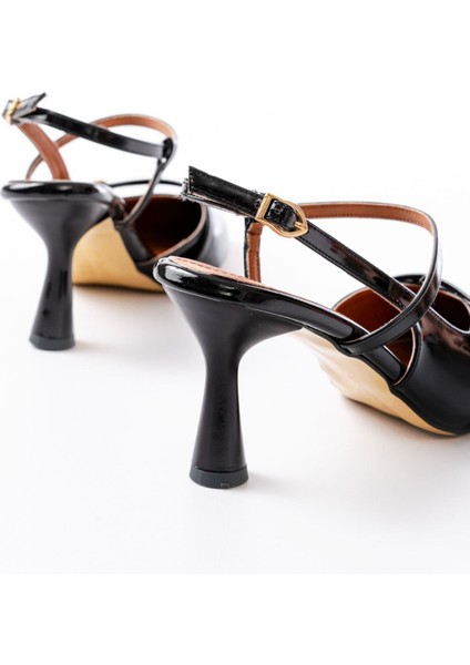 K-6722 Siyah Rugan Toka Detaylı Sivri Burun Kadın Ayakkabı indirimleri