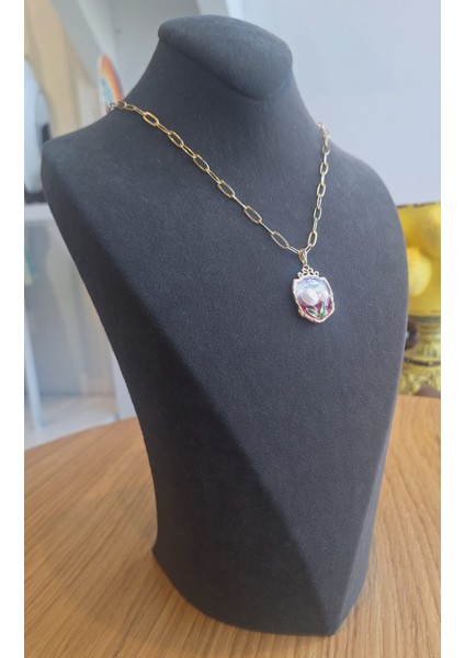 Mineli Inci Detaylı Gold Zincir Kolye – Çift Inci Çiçek Tasarım