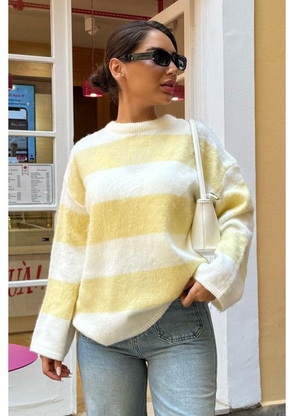 Sarı Bisiklet Yaka Çizgili Triko Kadın Kazak MG2472