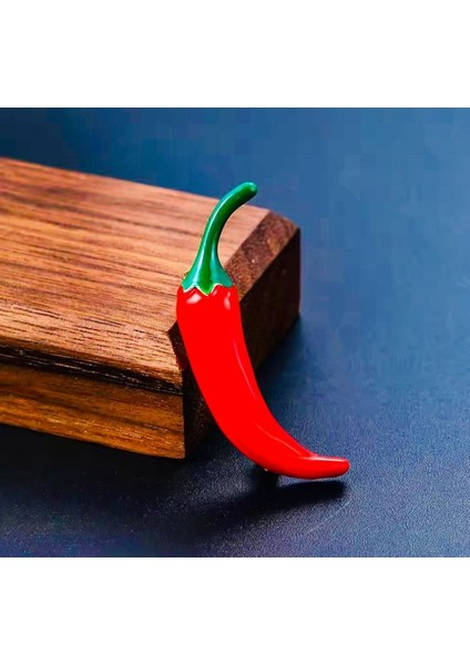 Altın Renk Soğuk Mineli Kırmızı Biber Figürlü Broş fiyatları