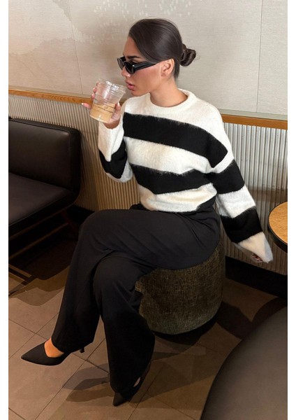 Siyah Bisiklet Yaka Çizgili Triko Kadın Kazak MG2472 modelleri