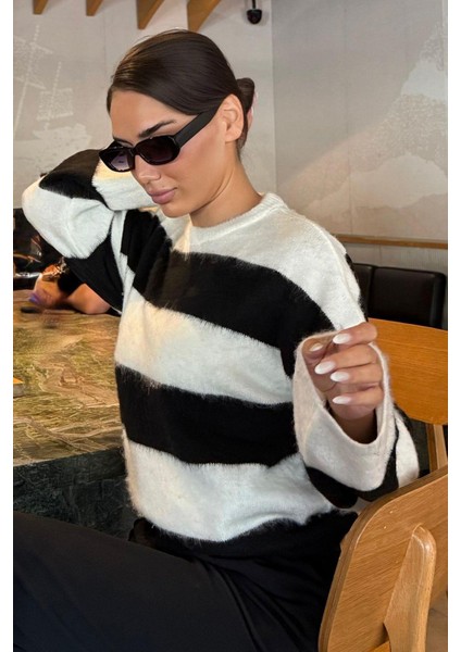 Siyah Bisiklet Yaka Çizgili Triko Kadın Kazak MG2472 indirimleri