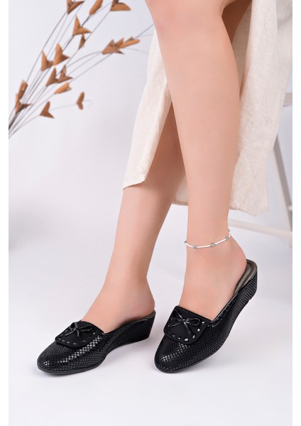 Kadın Siyah Yılan Desen Fiyonk Burnu Kapalı Şık Ev Terliği modelleri