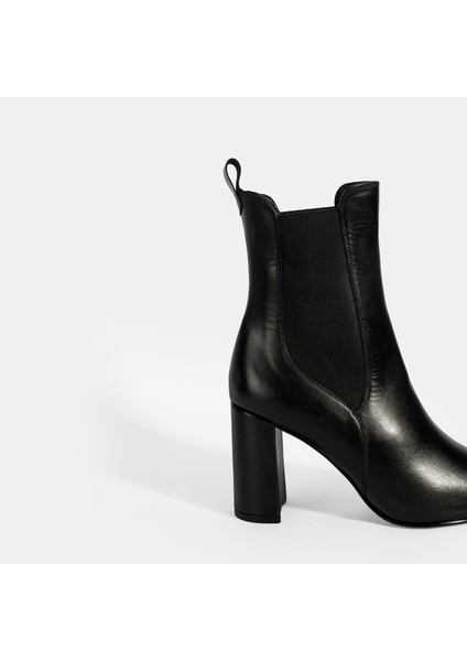 Kadın Siyah Lastikli Topuklu Deri Bot
