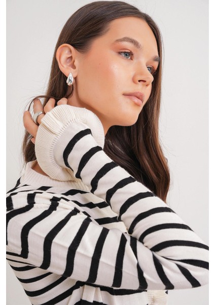6965 Kadın Fırfır Detaylı Çizgili Triko Hırka Naturel fırsatları