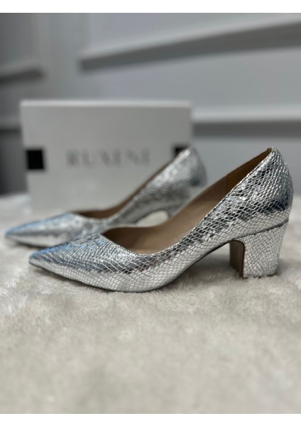 Dora Gold - Gümüş Yılan Derisi Desenli Kalın Topuklu 5 cm Sivri Burun Topuklu Ayakkabı fiyatları