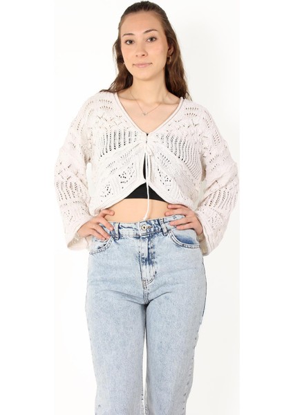 01581 Kabartma Desenli Ponponlu Hırka