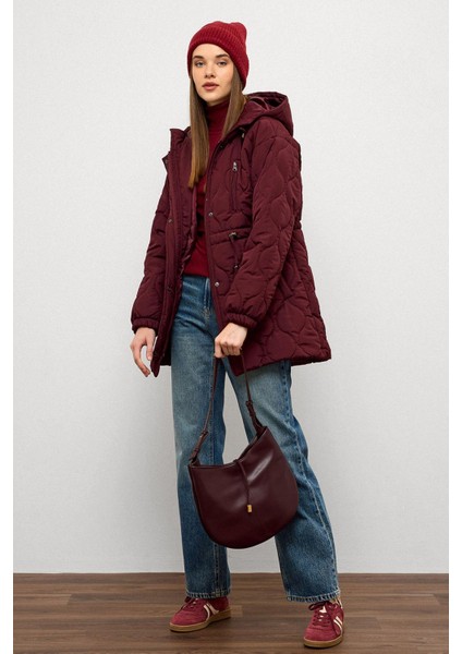 Kapüşonlu Beli Bağcıklı Kısa Kapitone Mont Bordo 6777