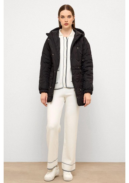 Kapüşonlu Beli Bağcıklı Kısa Kapitone Mont Siyah 6777