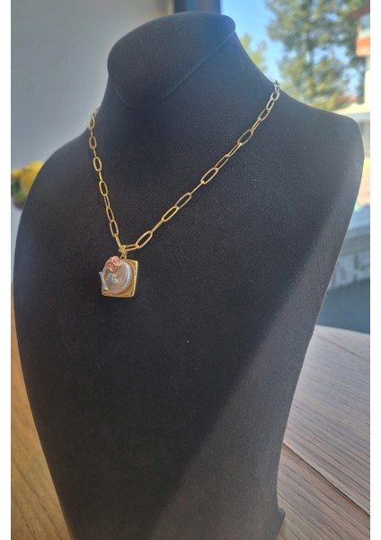 Mineli Inci Detaylı Gold Zincir Kolye – Çiçek ve Yaprak Tasarım fiyatları