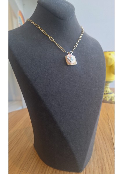 Mineli Inci Detaylı Gold Zincir Kolye – Çiçek ve Yaprak Tasarım modelleri