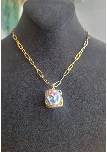 Mineli Inci Detaylı Gold Zincir Kolye – Çiçek ve Yaprak Tasarım