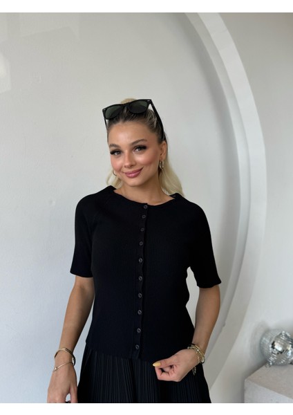 Siyah Açık Bisiklet Yaka Düğmeli Ince Triko Hırka
