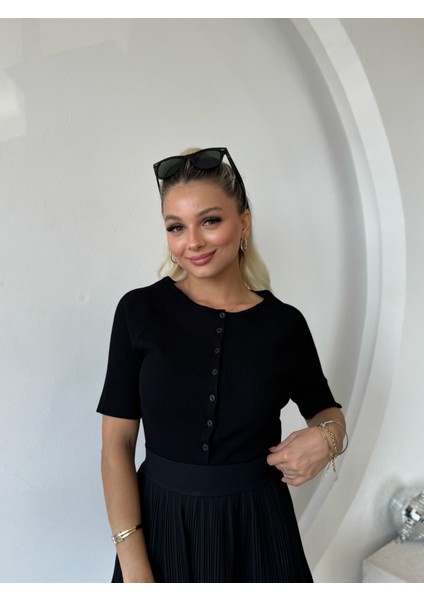 Siyah Açık Bisiklet Yaka Düğmeli Ince Triko Hırka fırsatları