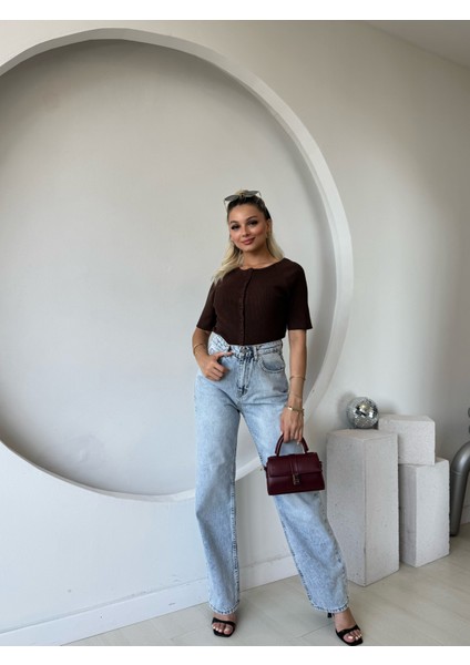 Açık Mavi Yıkamalı Mom Jean fiyatları