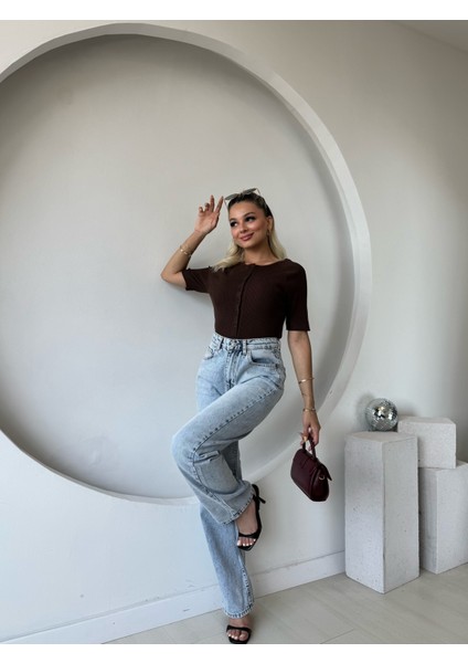 Açık Mavi Yıkamalı Mom Jean modelleri