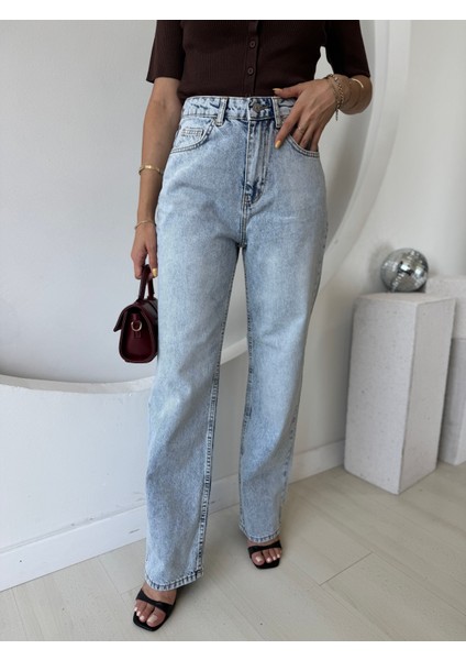 Açık Mavi Yıkamalı Mom Jean indirimleri