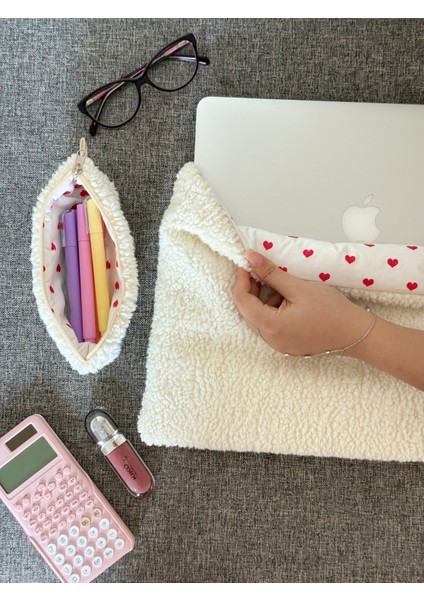 13, 14, 15, 16 inc Laptop Çantası Ekru Tedy Peluş Kumaş, Yumuşak Bilgisayar Kılıfı, % 100 Pamuklu Kalpli Astarlı iç yüzey ,Fermuarlı Notebook Çantası, Kapitoneli Koruyucu Laptop Kılıfı
