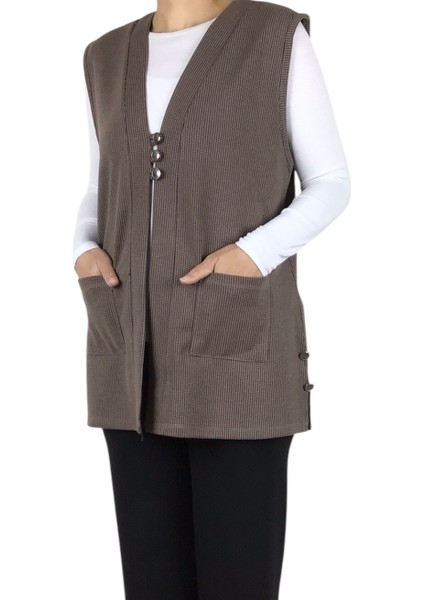 Kadın Önü Üç Düğmeli Kısa Mevsimlik Yelek