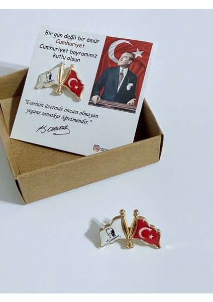 Atatürk ve Türk Bayraklı Yaka Rozeti Gold 10 Adet Kartlı ve Kutulu 29 Ekim Cumhuriyet Bayramı