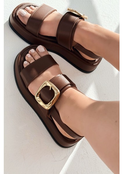 Sowensa Mat Deri Toka Detaylı Kadın Sandalet Kahverengi