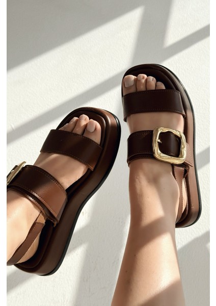 Sowensa Mat Deri Toka Detaylı Kadın Sandalet Kahverengi fiyatları