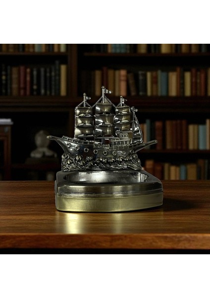 Yelkenli Gemi Figürlü Metal Çakmaklı Masa Kül Tablası