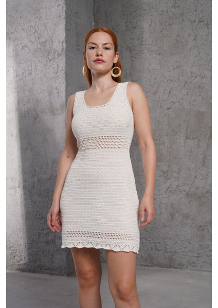 Beyaz Mini Örme Kolsuz Kısa Slim Triko Elbise