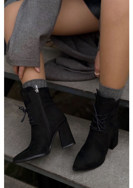 Welanx Süet Bağcık Detaylı Siyah Topuklu Bot fiyatları
