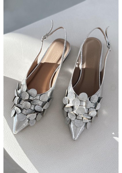 Monira Parlak Deri Gümüş Aplike Detaylı Babet