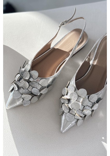 Monira Parlak Deri Gümüş Aplike Detaylı Babet fiyatları