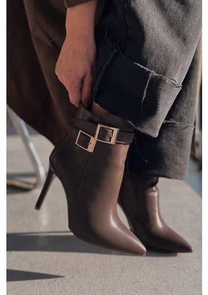 Traxes Mat Deri Toka Detaylı Acı Kahve Kadın Bot modelleri