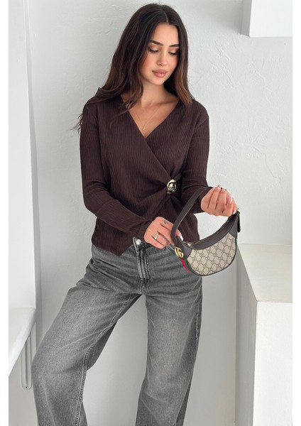 Kadın Kraveze Tokalı Bluz – Vücuda Oturan & Altın Detaylı modelleri