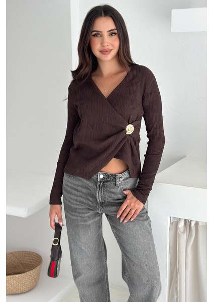 Kadın Kraveze Tokalı Bluz – Vücuda Oturan & Altın Detaylı fırsatları